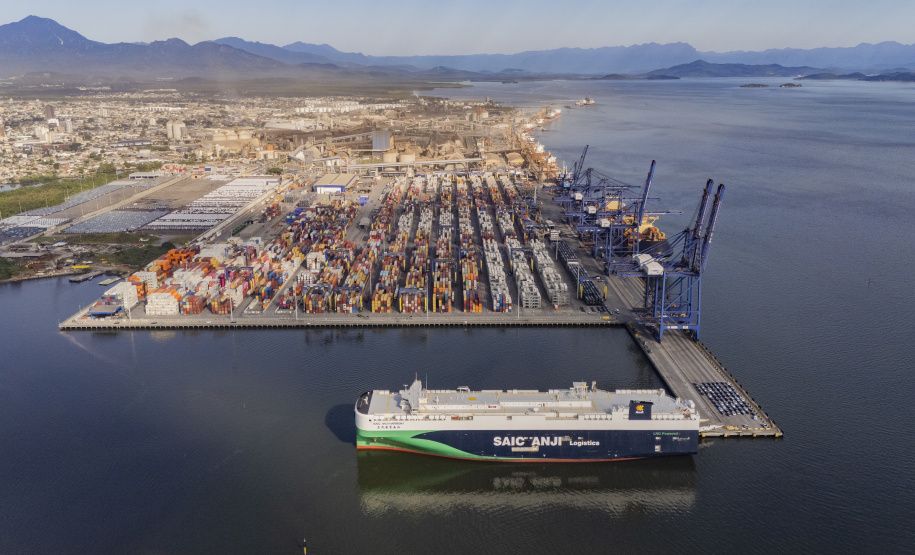 Porto de Paranaguá assume vice-liderança nacional na movimentação de veículos