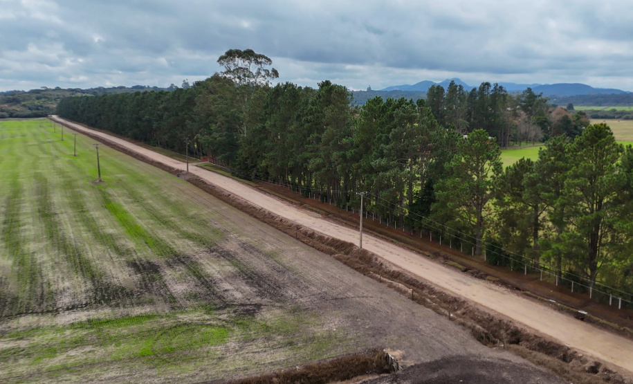Ratinho Junior libera R$ 90,7 milhões para pavimentação de estrada turística e outras obras em Tijucas do Sul