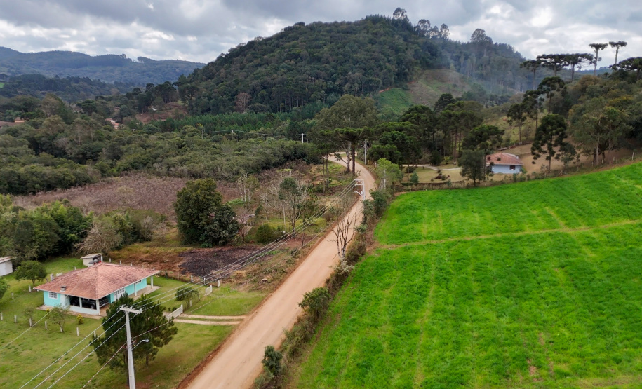 Ratinho Junior libera R$ 90,7 milhões para pavimentação de estrada turística e outras obras em Tijucas do Sul