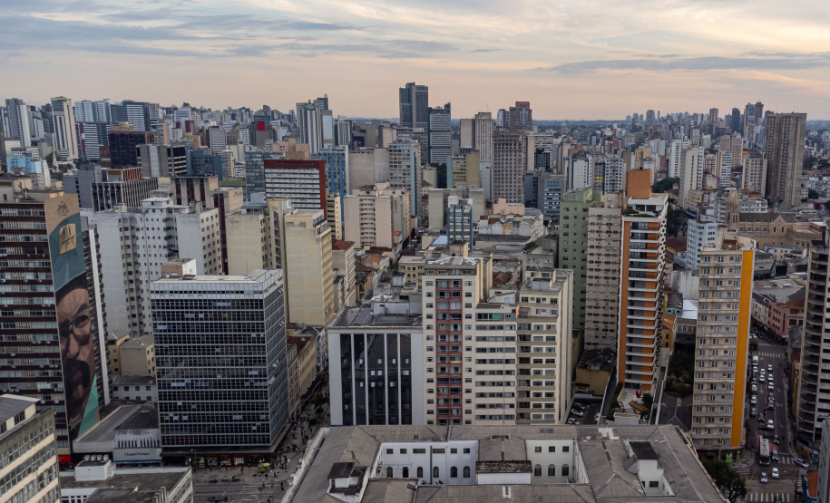 Paraná terá tempo estável na estreia do Brasil na Copa e retorno das chuvas no domingo