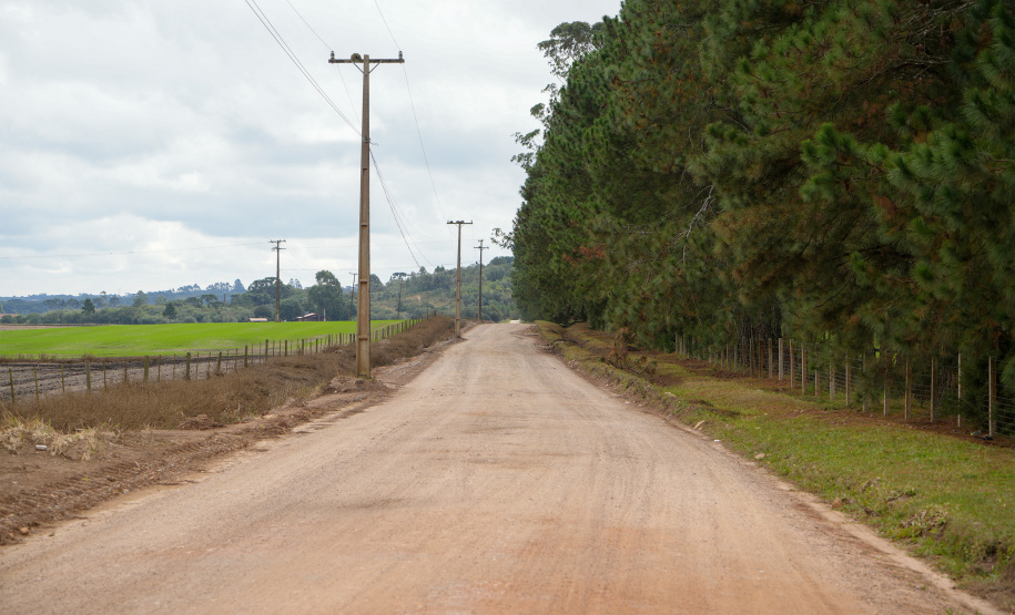 Ratinho Junior libera R$ 90,7 milhões para pavimentação de estrada turística e outras obras em Tijucas do Sul