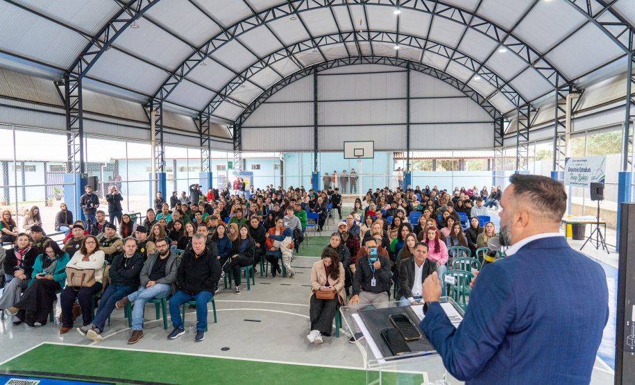 Com investimento de R$ 3,5 milhões, colégio do campo de Quitandinha ganha refeitório, laboratório e quadra coberta