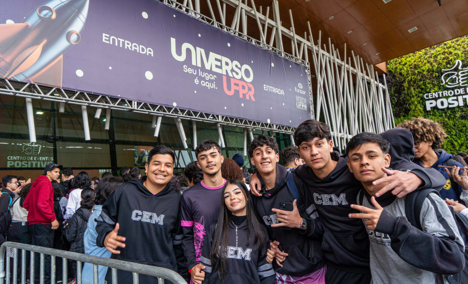 Universo UFPR: feira de cursos aproxima estudantes do Ensino Superi or