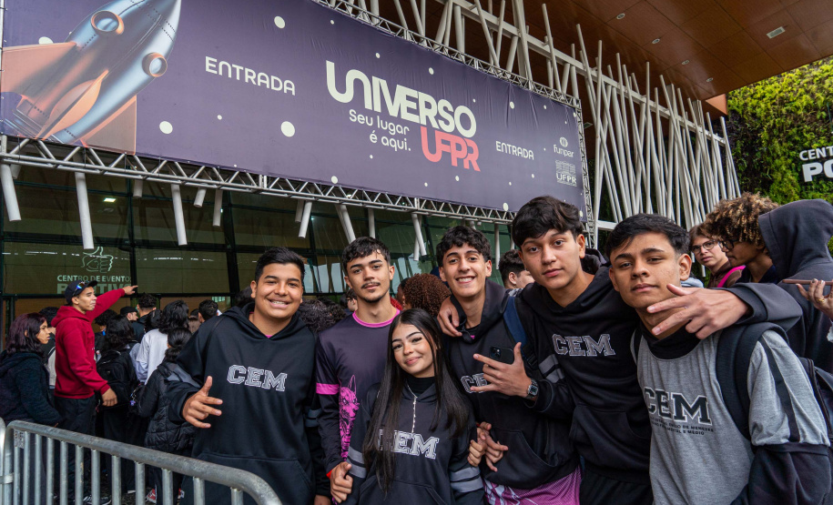 Universo UFPR: feira de cursos aproxima estudantes do Ensino Superi or