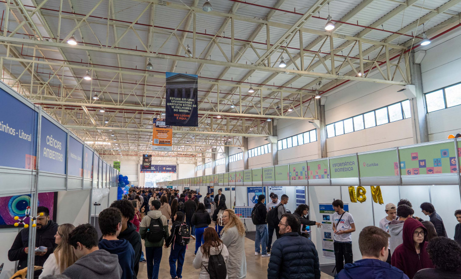 Universo UFPR: feira de cursos aproxima estudantes do Ensino Superi or