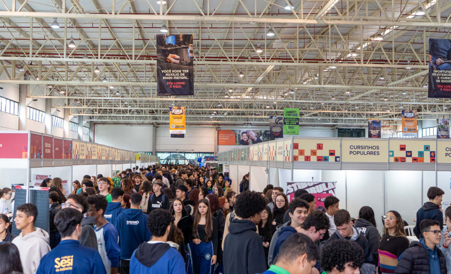 Universo UFPR: feira de cursos aproxima estudantes do Ensino Superi or