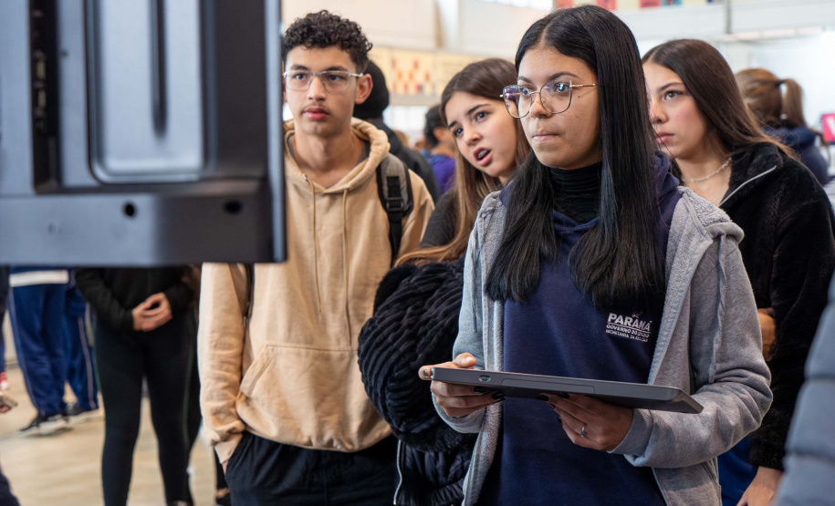 Universo UFPR: feira de cursos aproxima estudantes do Ensino Superi or