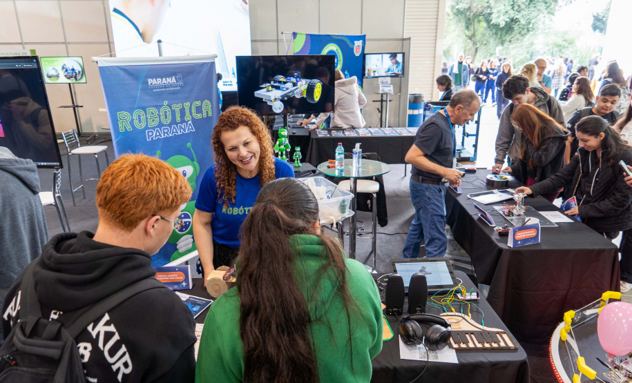 Universo UFPR: feira de cursos aproxima estudantes do Ensino Superi or