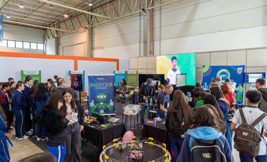 Universo UFPR: feira de cursos aproxima estudantes do Ensino Superi or
