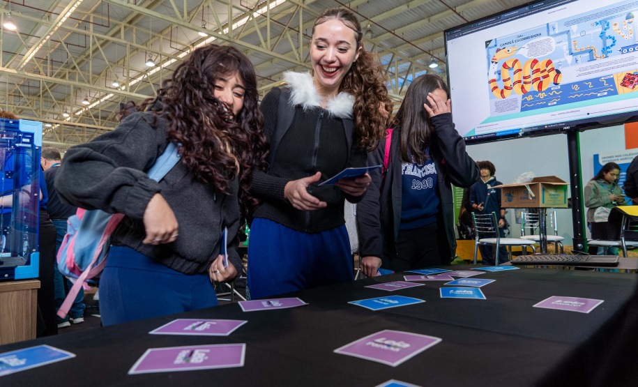 Universo UFPR: feira de cursos aproxima estudantes do Ensino Superi or