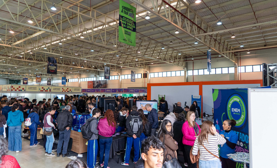 Universo UFPR: feira de cursos aproxima estudantes do Ensino Superi or