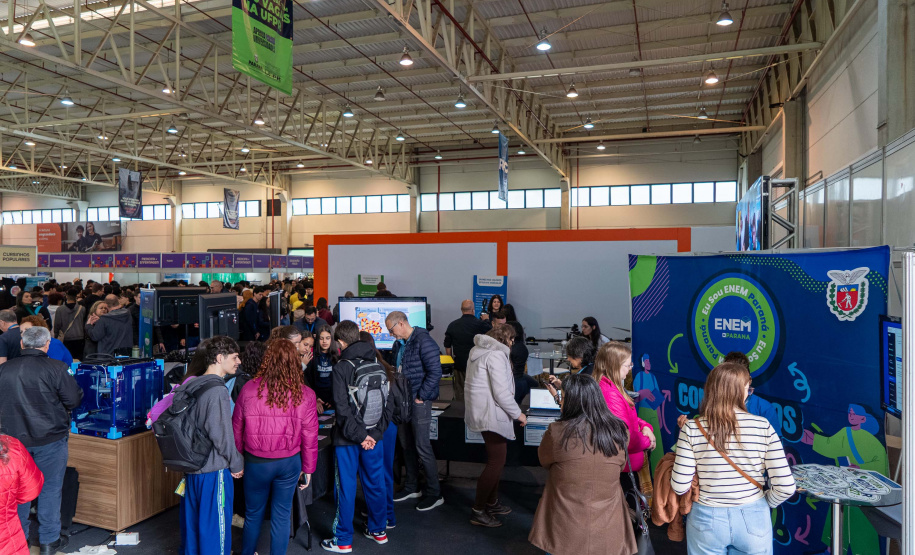 Universo UFPR: feira de cursos aproxima estudantes do Ensino Superi or