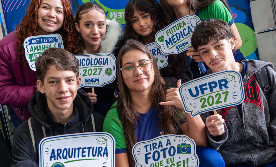 Universo UFPR: feira de cursos aproxima estudantes do Ensino Superi or
