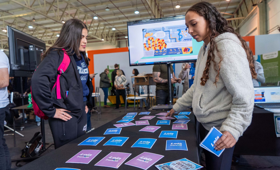 Universo UFPR: feira de cursos aproxima estudantes do Ensino Superi or