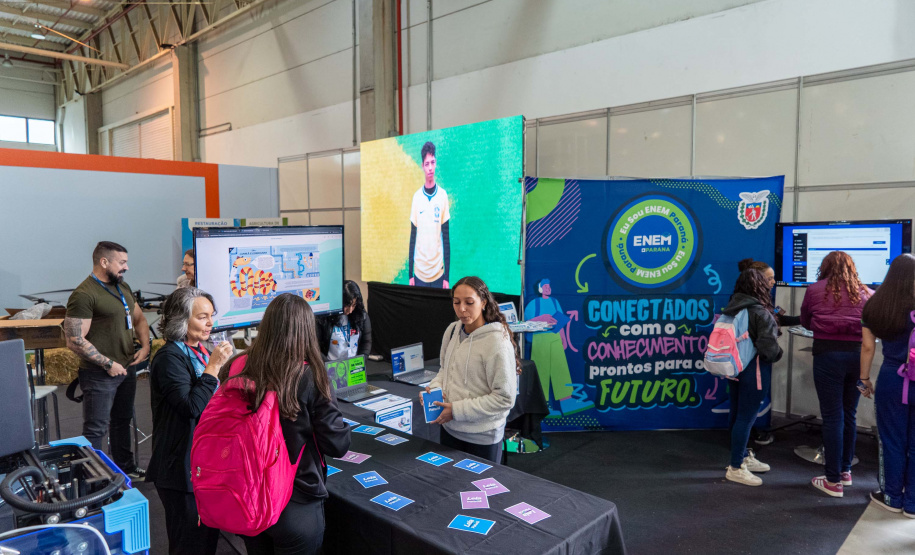 Universo UFPR: feira de cursos aproxima estudantes do Ensino Superi or