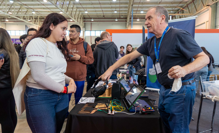 Universo UFPR: feira de cursos aproxima estudantes do Ensino Superi or