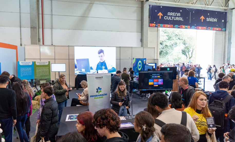 Universo UFPR: feira de cursos aproxima estudantes do Ensino Superi or