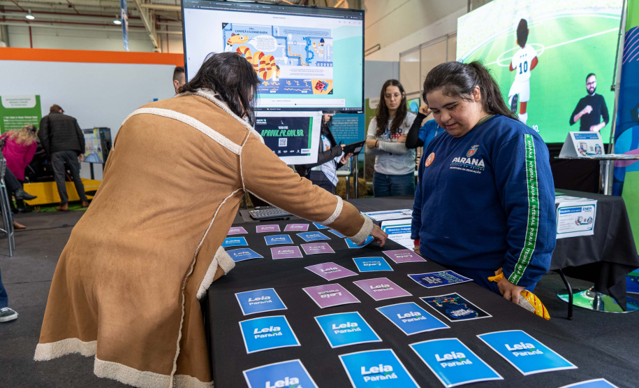 Universo UFPR: feira de cursos aproxima estudantes do Ensino Superi or
