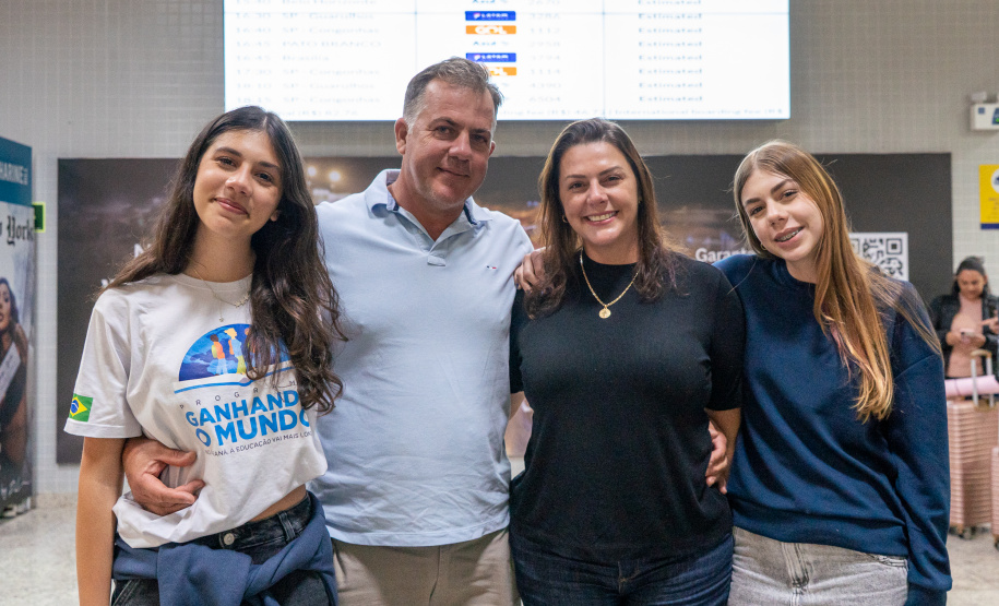 SEED - Ganhando o Mundo: abraços e reencontros marcam a volta de 25 alunos do Reino Unido
