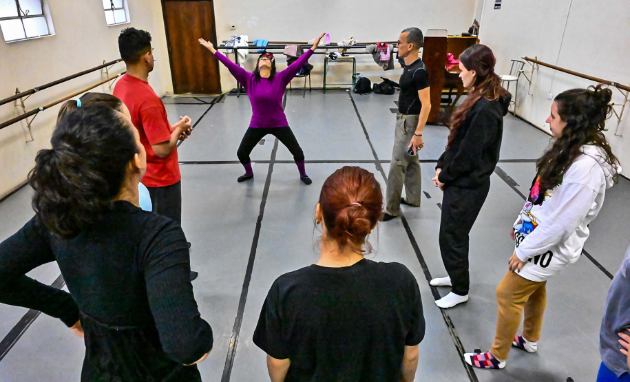 Teatro Guaíra oferece curso gratuito de técnicas corporais para artistas do movimento"