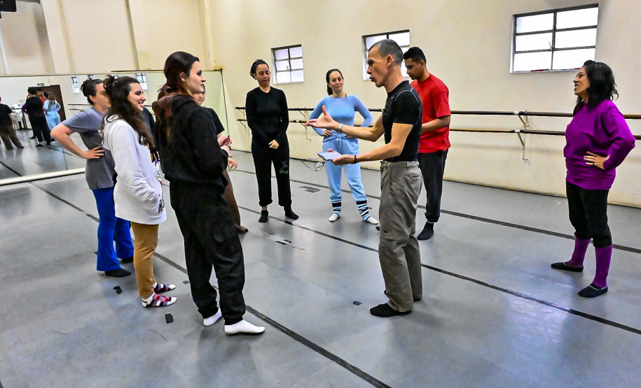 Teatro Guaíra oferece curso gratuito de técnicas corporais para artistas do movimento"