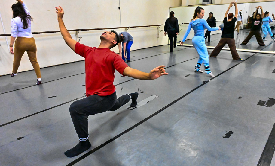 Teatro Guaíra oferece curso gratuito de técnicas corporais para artistas do movimento"