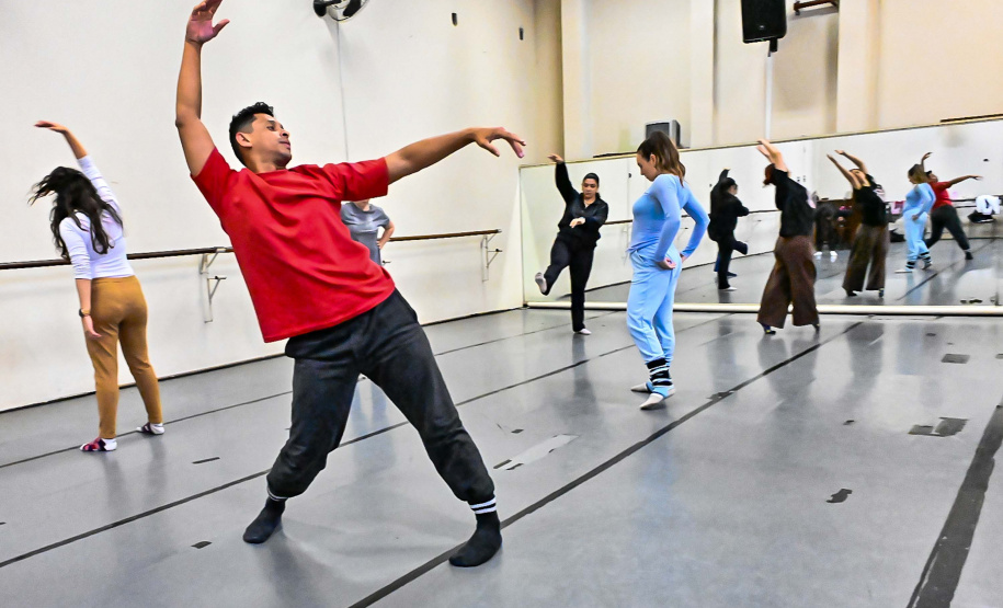 Teatro Guaíra oferece curso gratuito de técnicas corporais para artistas do movimento"