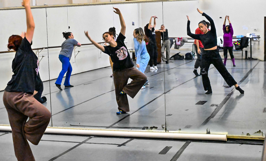 Teatro Guaíra oferece curso gratuito de técnicas corporais para artistas do movimento"