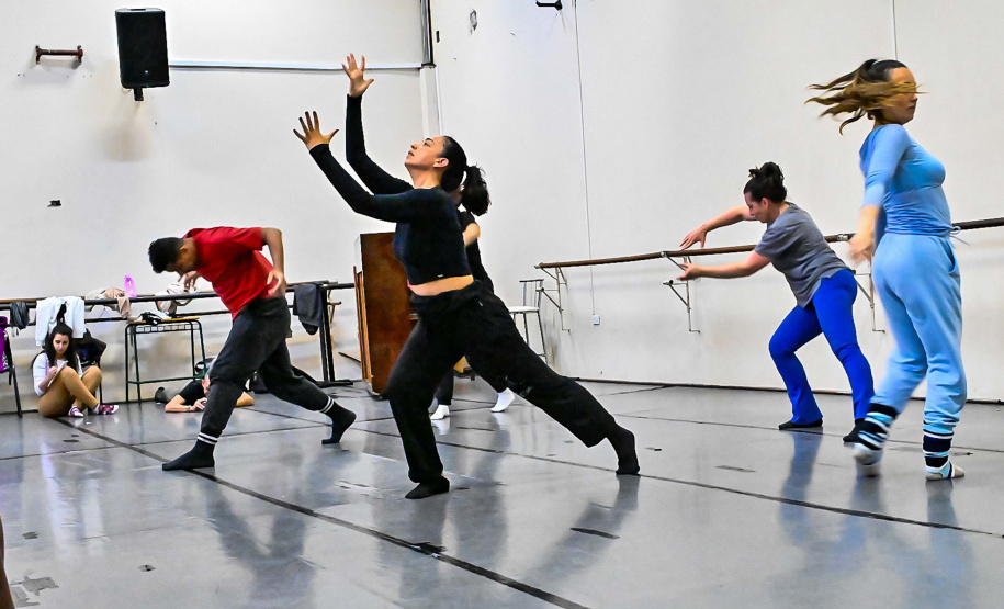 Teatro Guaíra oferece curso gratuito de técnicas corporais para artistas do movimento"