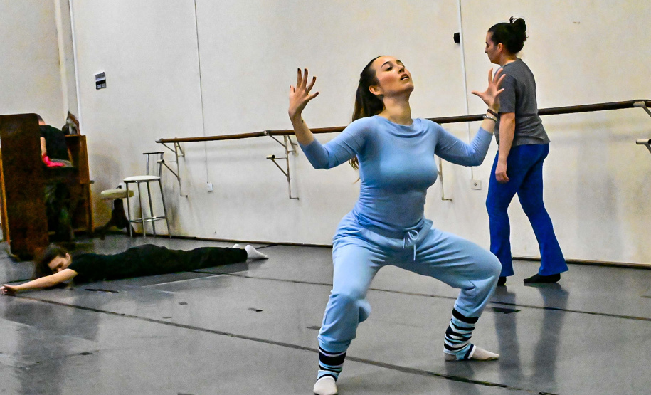 Teatro Guaíra oferece curso gratuito de técnicas corporais para artistas do movimento"