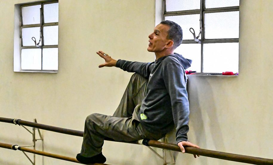Teatro Guaíra oferece curso gratuito de técnicas corporais para artistas do movimento"