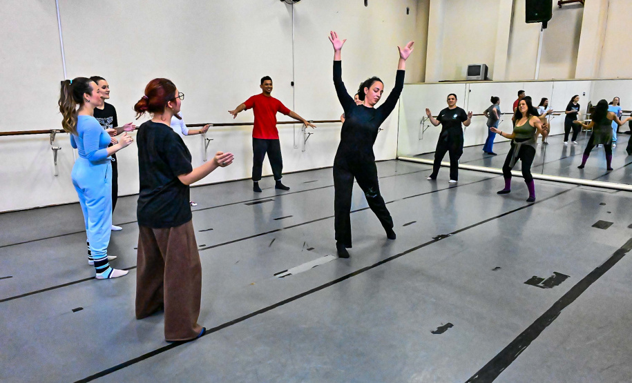 Teatro Guaíra oferece curso gratuito de técnicas corporais para artistas do movimento"