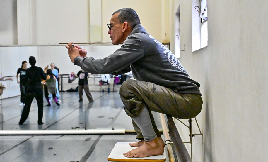 Teatro Guaíra oferece curso gratuito de técnicas corporais para artistas do movimento"