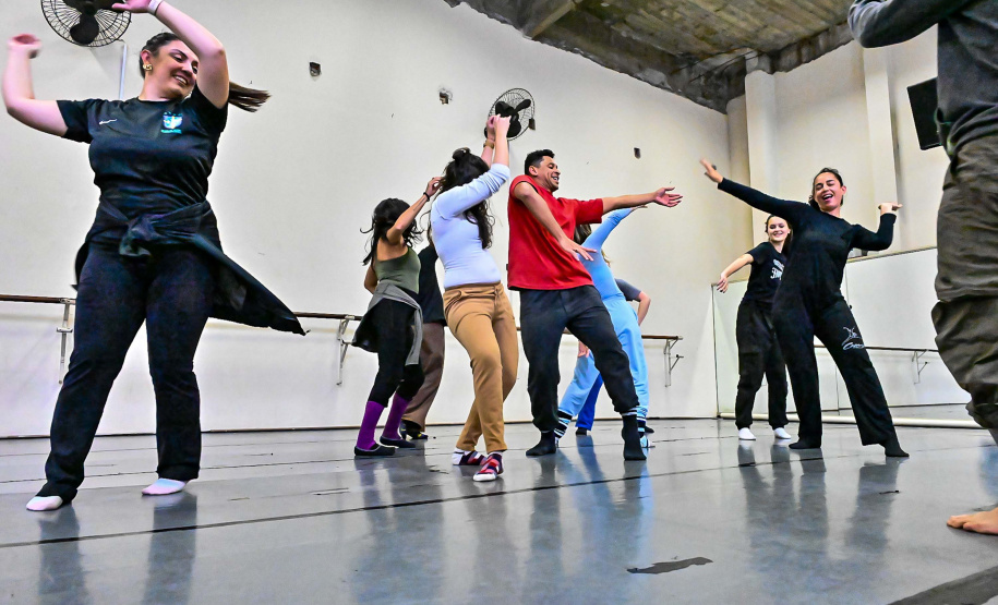 Teatro Guaíra oferece curso gratuito de técnicas corporais para artistas do movimento"