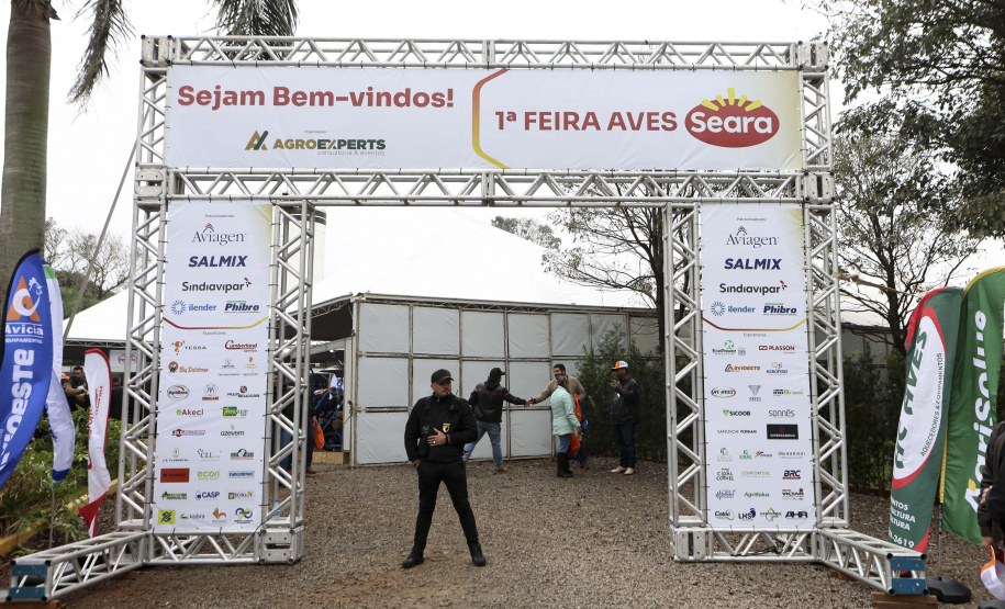 ABERTURA FEIRA AVES