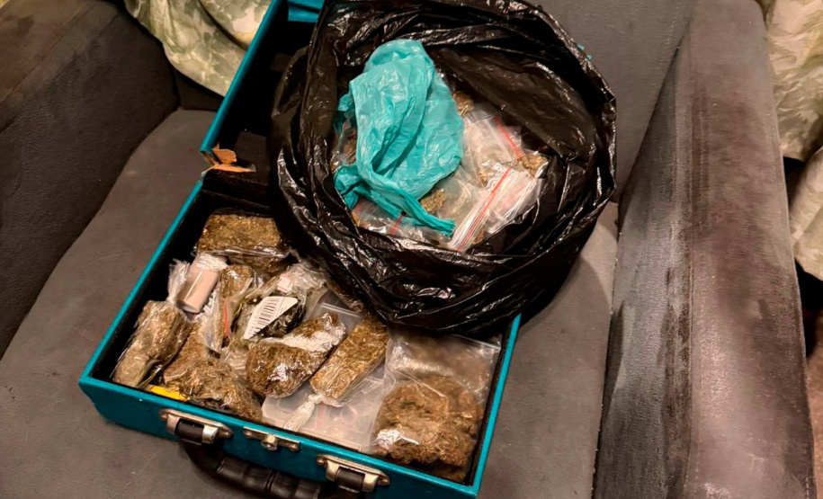 PCPR apreende armas, drogas e R$ 78 mil em operação contra grupo criminoso em Curitiba