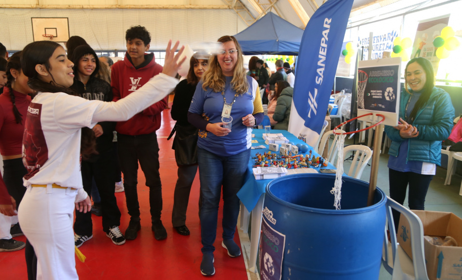 Sanepar distribui mil coletores de óleo usado em evento educativo em Piraquara