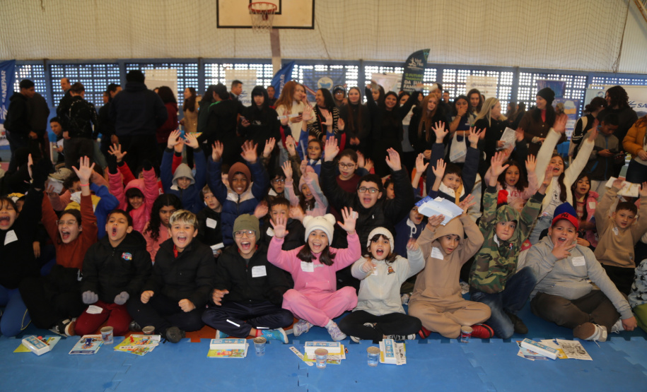 Sanepar distribui mil coletores de óleo usado em evento educativo em Piraquara