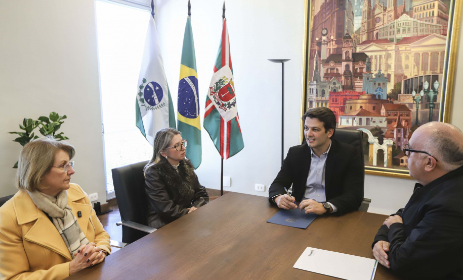 Governo do Estado assina convênio para construção do novo Hospital Bairro Novo, em Curitiba
