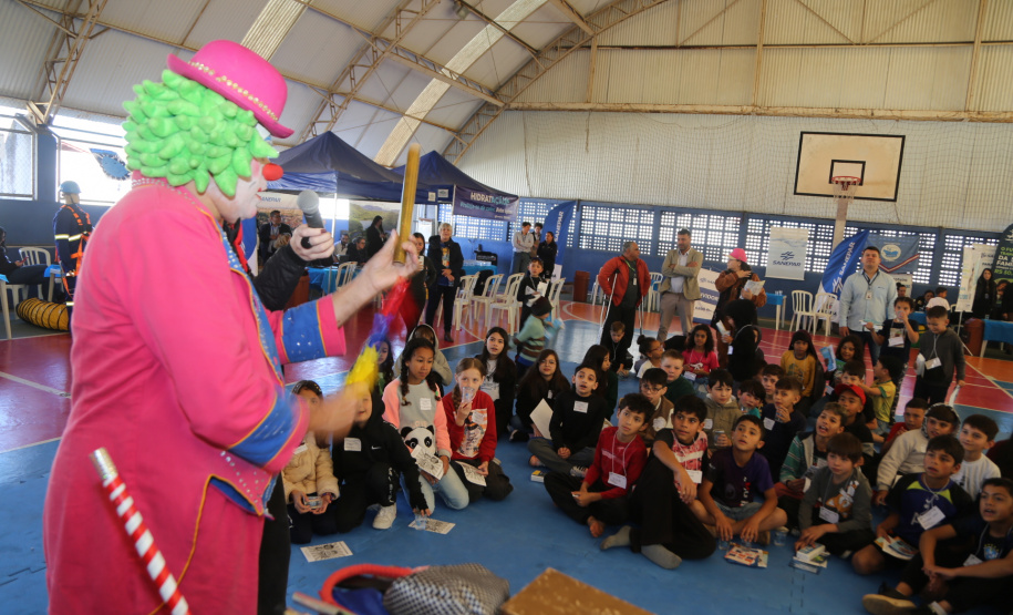 Sanepar distribui mil coletores de óleo usado em evento educativo em Piraquara