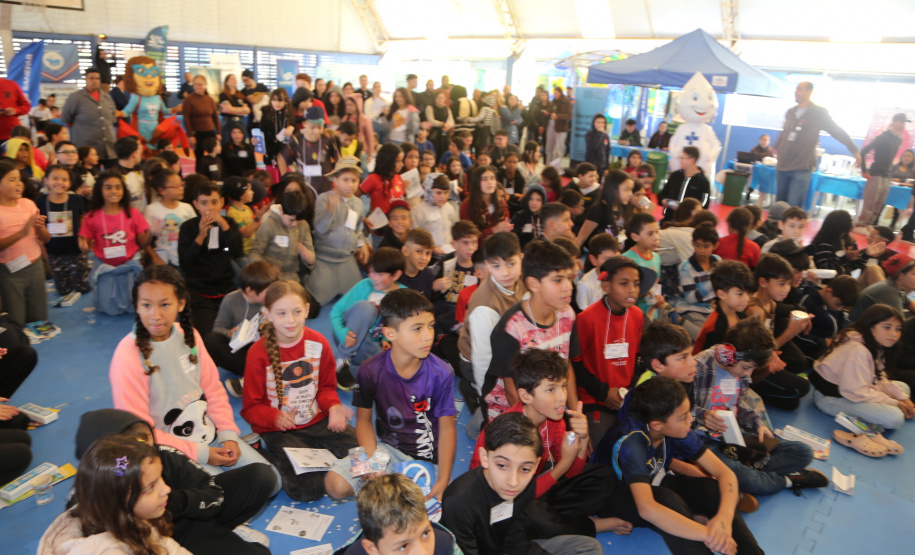 Sanepar distribui mil coletores de óleo usado em evento educativo em Piraquara