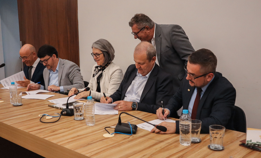 SETI - Paraná e Portugal assinam acordo para doutorado internacional em tecnologia agroalimentar