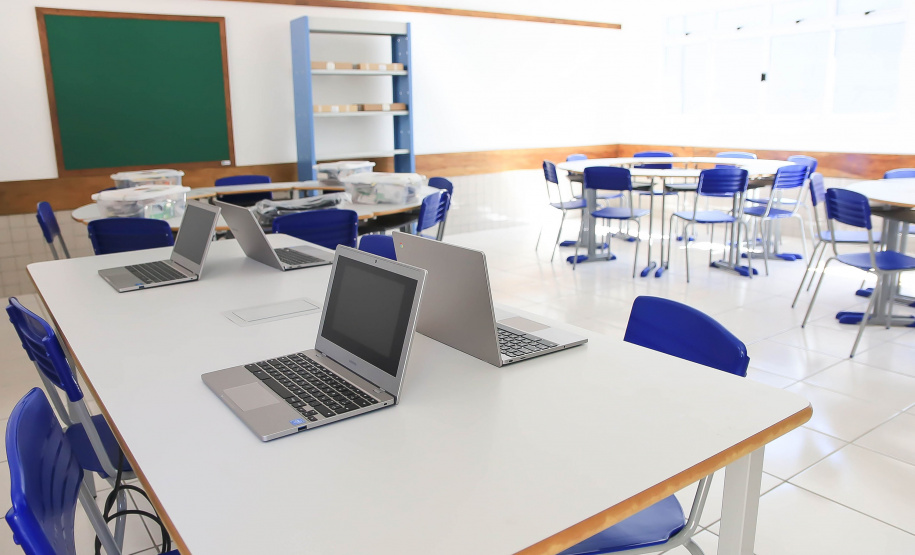 Em oito anos, Paraná investe R$ 525,7 milhões em mobiliário e moderniza mais de 2 mil escolas estaduais