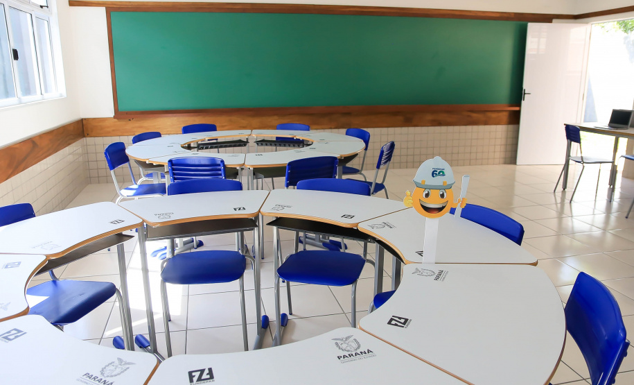 Em oito anos, Paraná investe R$ 525,7 milhões em mobiliário e moderniza mais de 2 mil escolas estaduais