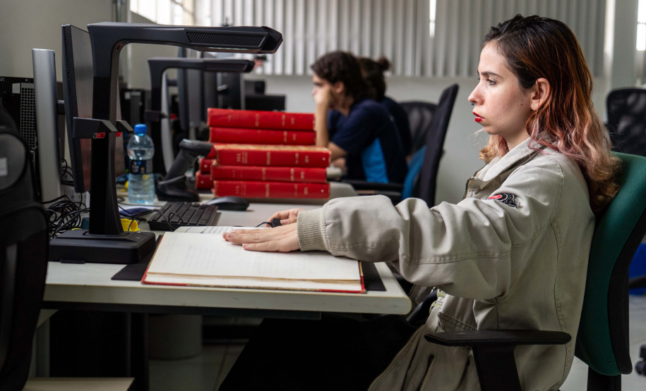 Paraná já digitalizou mais de 5,5 milhões de páginas em projeto inédito da educação