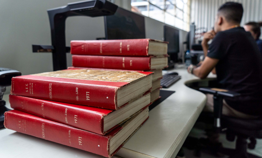Paraná já digitalizou mais de 5,5 milhões de páginas em projeto inédito da educação