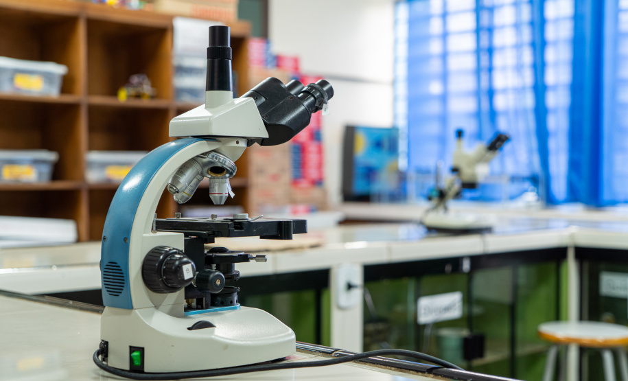 Estudantes Surdos transformam óleo usado em pesquisa científica no Paraná