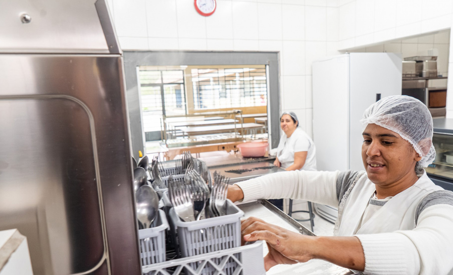 Em oito anos, Paraná investe R$ 525,7 milhões em mobiliário e moderniza mais de 2 mil escolas estaduais