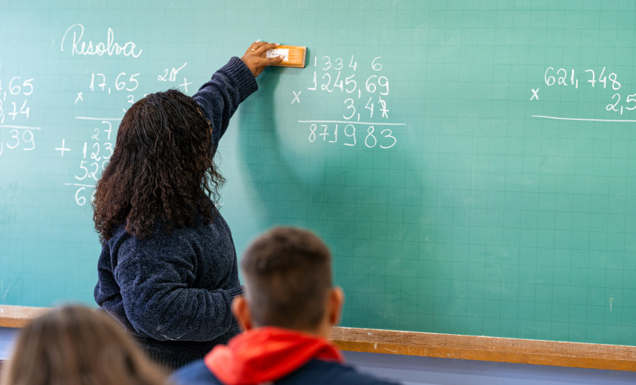 Paraná é o 3º estado com mais docentes inscritos na Olimpíada de Professores de Matemática do Brasil; primeiro teste vai até domingo (28)