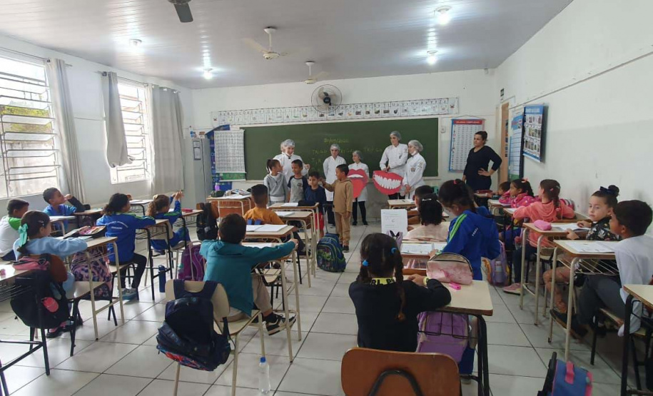 SETI - Universidades Estaduais do Paraná oferecem atendimento odontológico gratuito para bebês e crianças